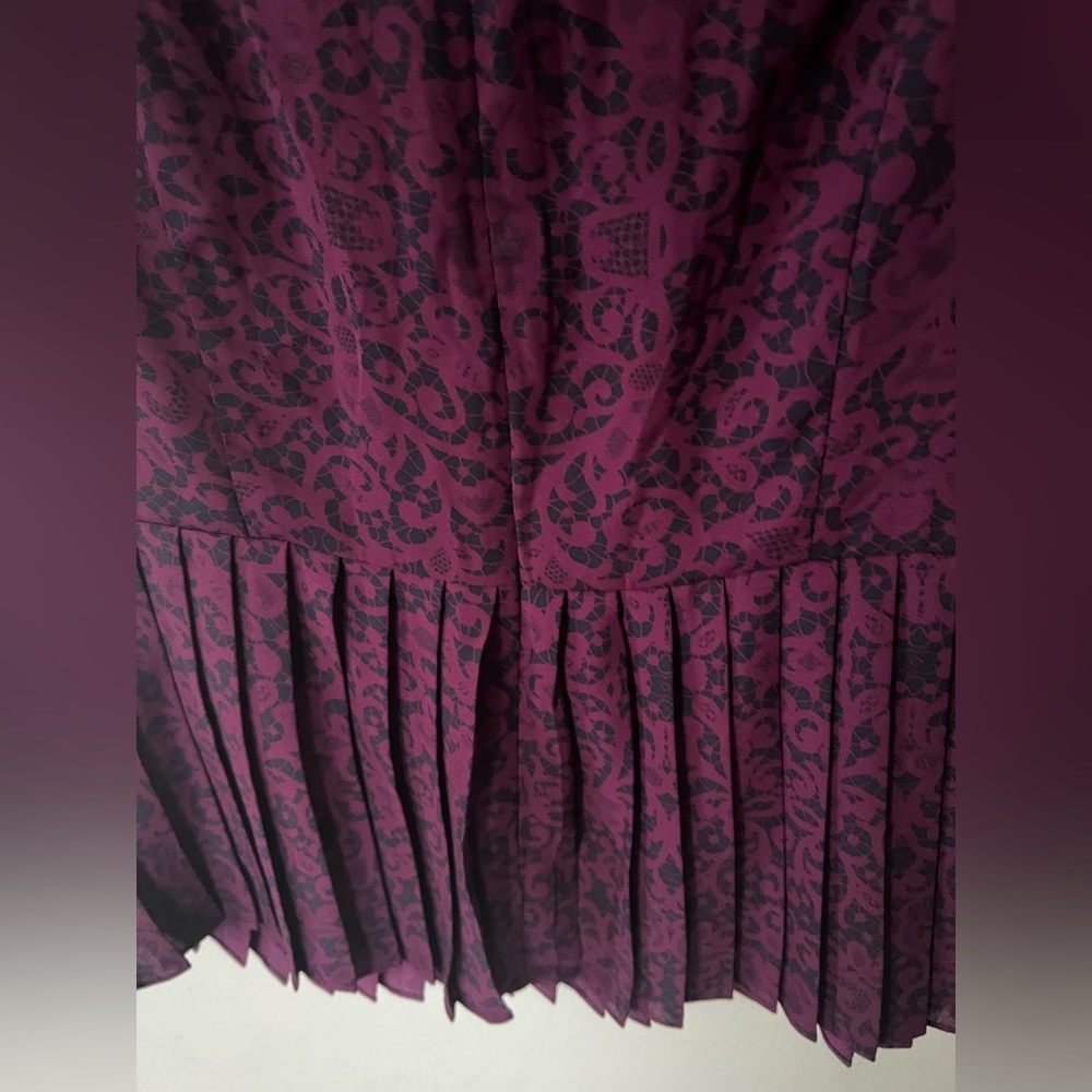 Banana Republic Sleeveless Pleated Blouse / Top - NWT, 6, Navy & Violet / Purple - Picture 2 of 8